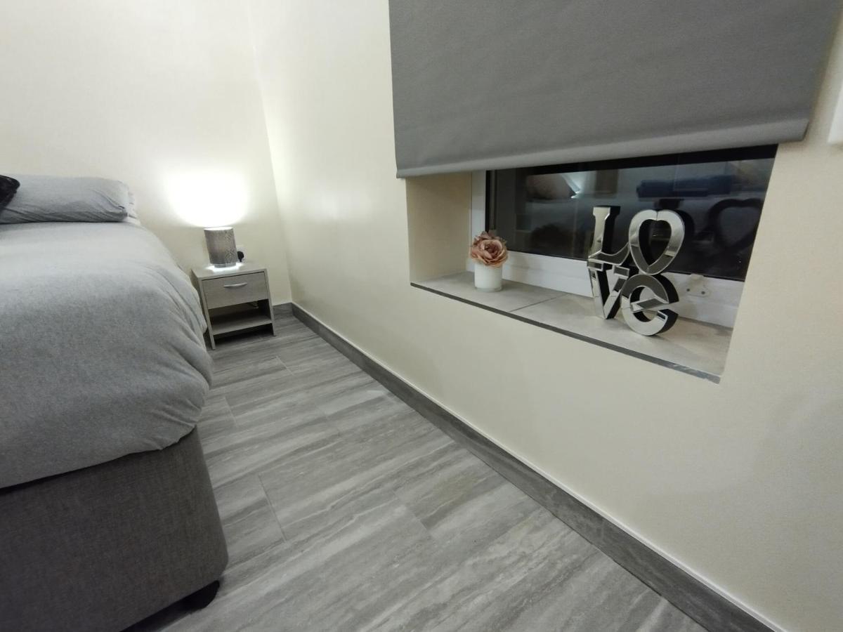 Queens Holiday Apartment Pembroke Dock Esterno foto