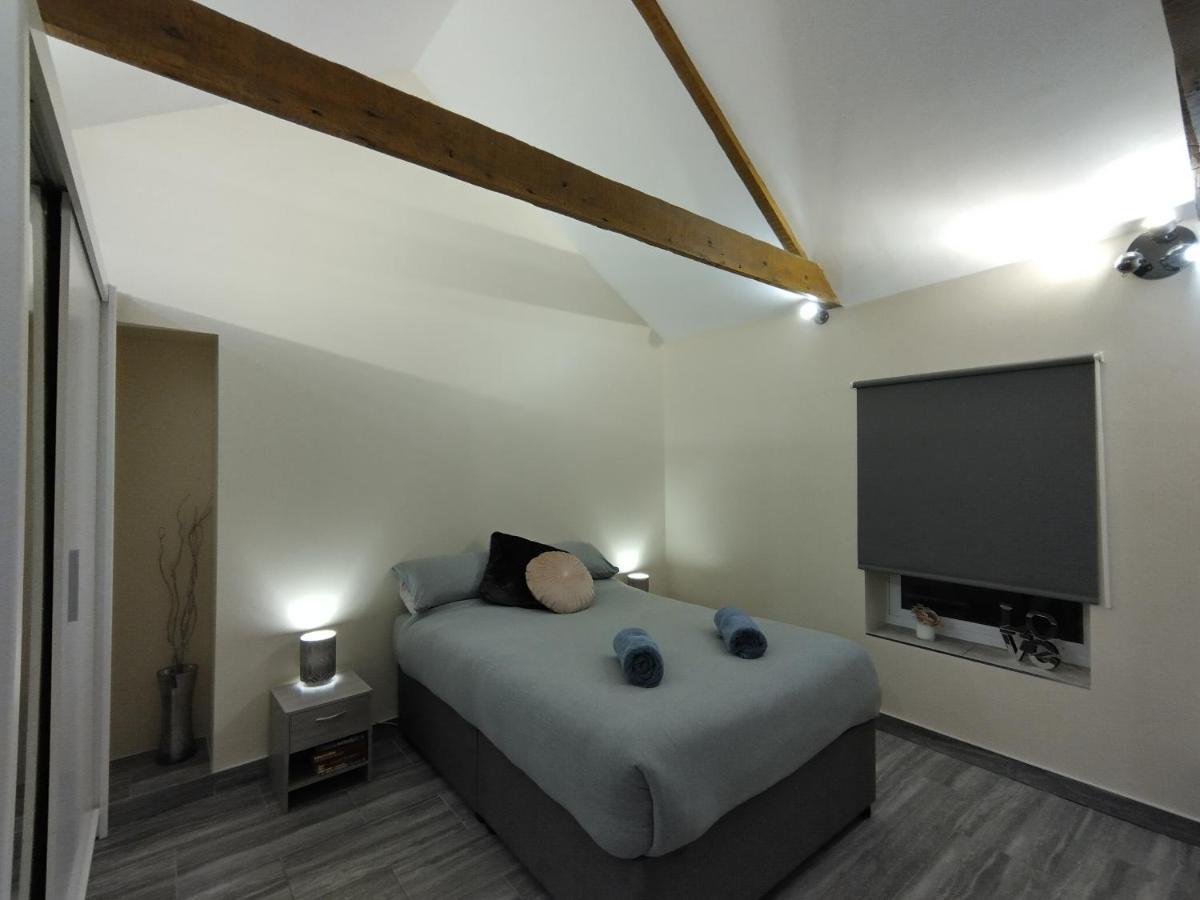 Queens Holiday Apartment Pembroke Dock Esterno foto