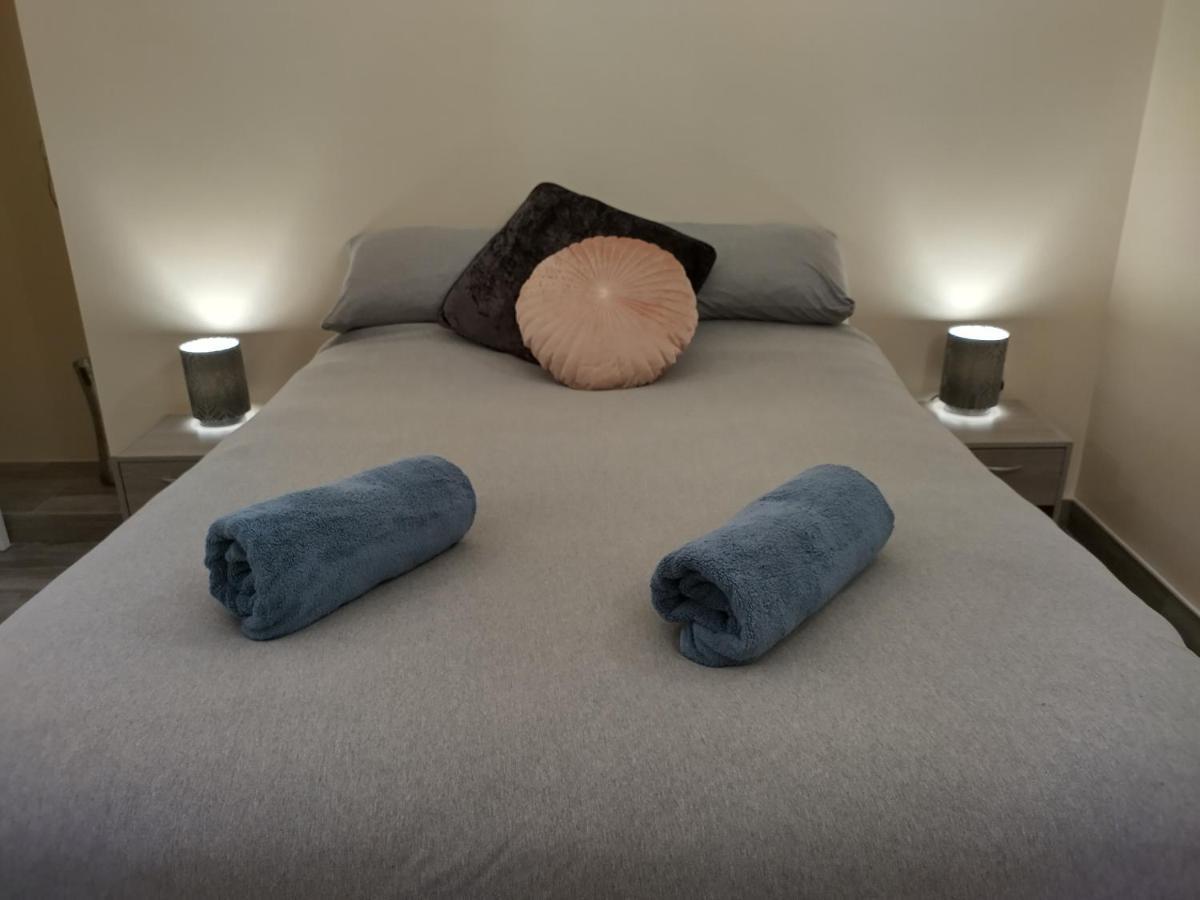 Queens Holiday Apartment Pembroke Dock Esterno foto
