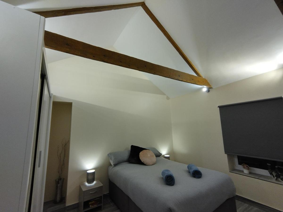 Queens Holiday Apartment Pembroke Dock Esterno foto