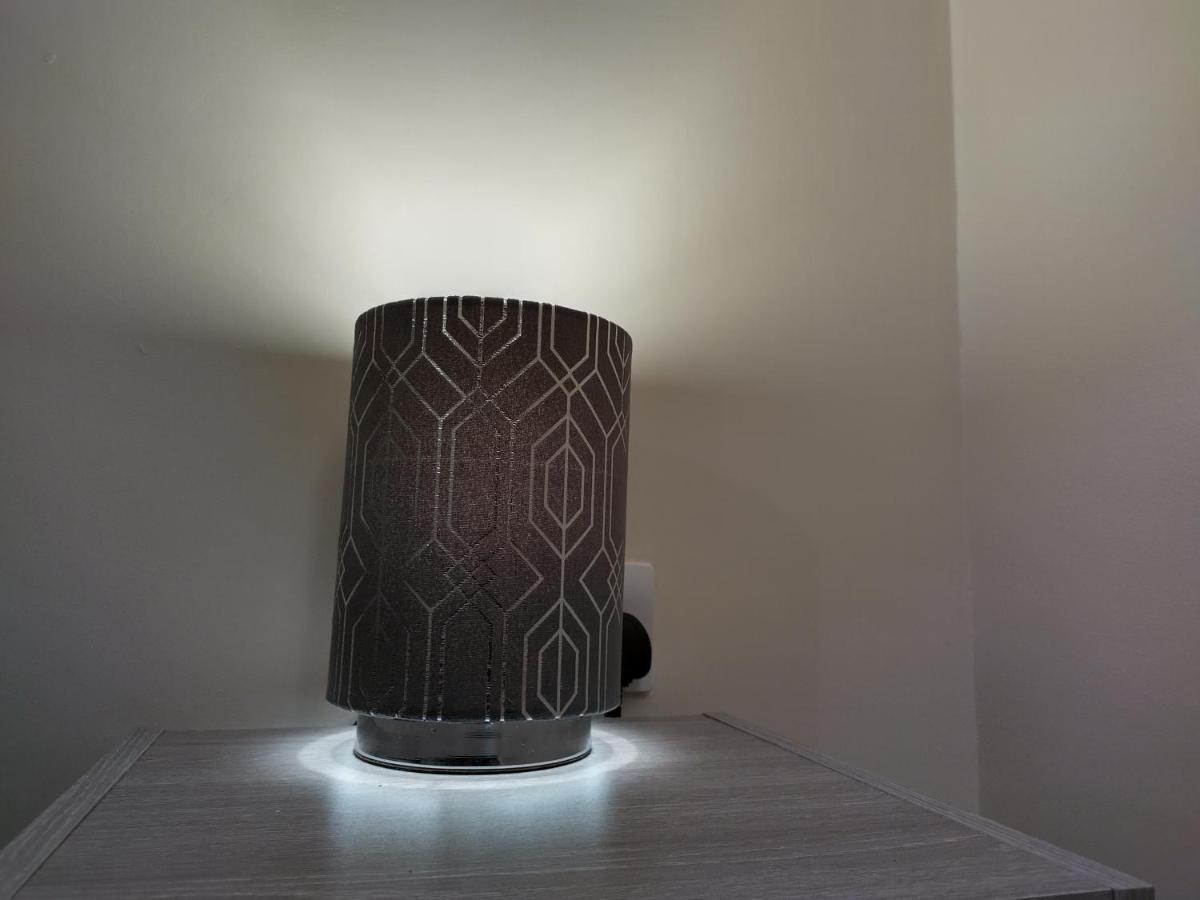 Queens Holiday Apartment Pembroke Dock Esterno foto