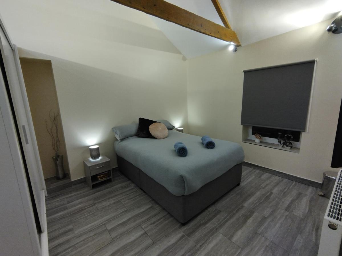 Queens Holiday Apartment Pembroke Dock Esterno foto