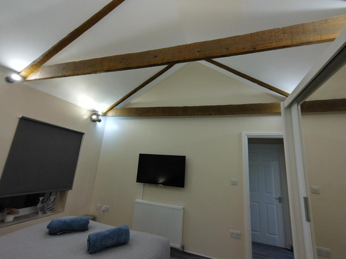 Queens Holiday Apartment Pembroke Dock Esterno foto