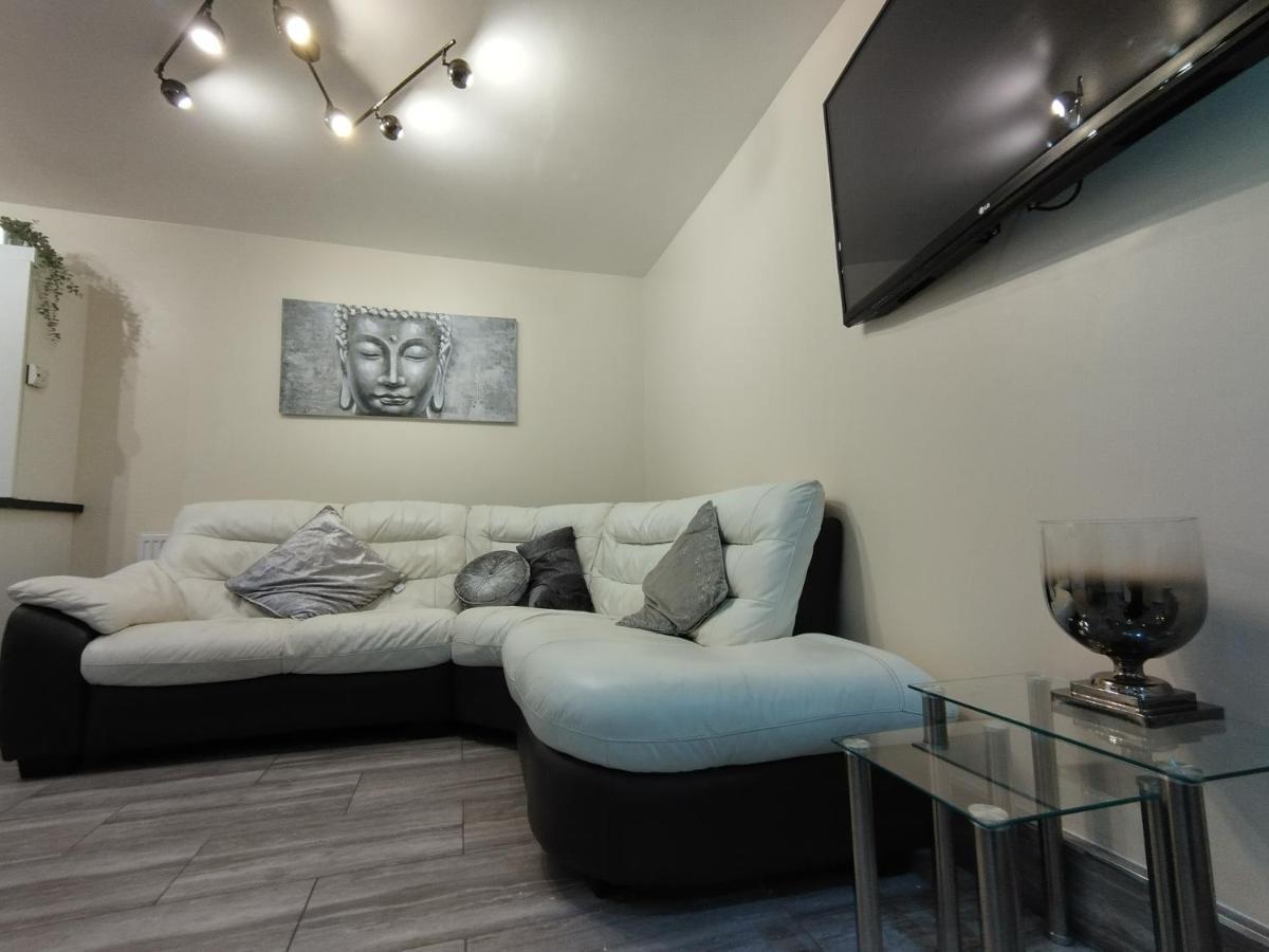Queens Holiday Apartment Pembroke Dock Esterno foto