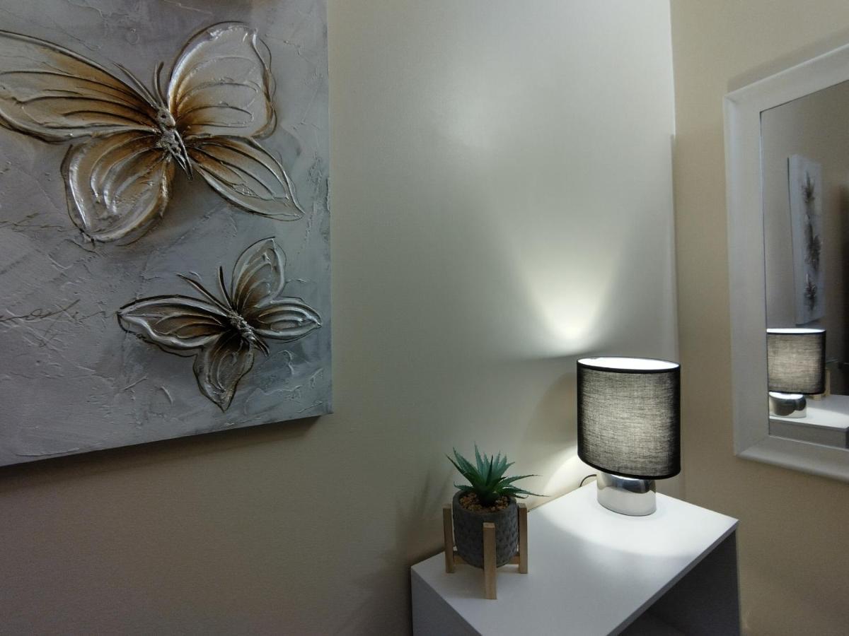 Queens Holiday Apartment Pembroke Dock Esterno foto