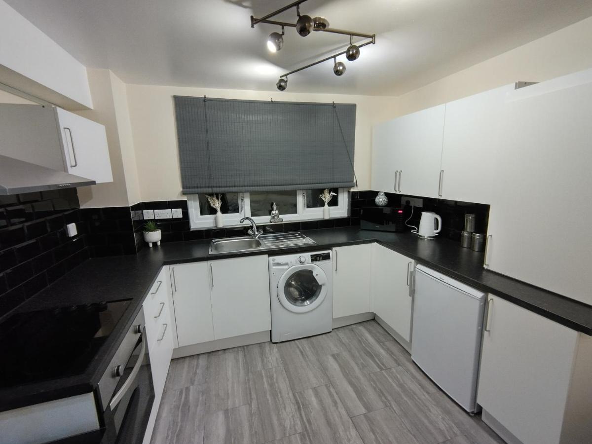 Queens Holiday Apartment Pembroke Dock Esterno foto